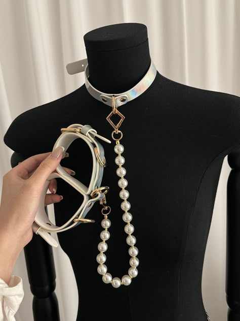 Laser collar handcuffs with pearl chain leash Body Harness Jewelry, Leather Handcuffs, Creepy Core, Oc Fashion, Belly Button Jewelry, Secret Room, Bad Romance, Collar Chain, People Clothes