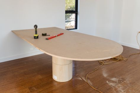 Arch Dining Table, Floating Table Desk, Diy Oval Table, Round Desk Office Ideas, Earthy Desk, Diy Modern Desk, Diy Travertine, Round Office Table, Large Work Desk