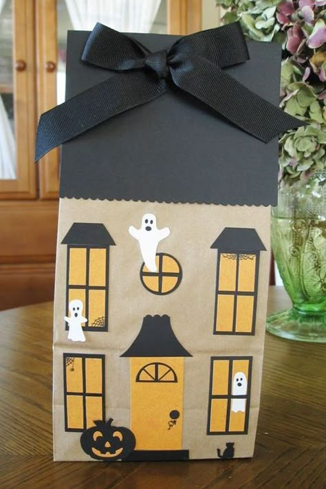 Halloween Paper Bags Crafts, Kids Haunted House, Haunted House For Kids, Easy Halloween Crafts For Kids, Halloween Paper Bags, Haunted House Craft, Fun Diy Halloween Decorations, Halloween Decorations For Kids, Lantern Art