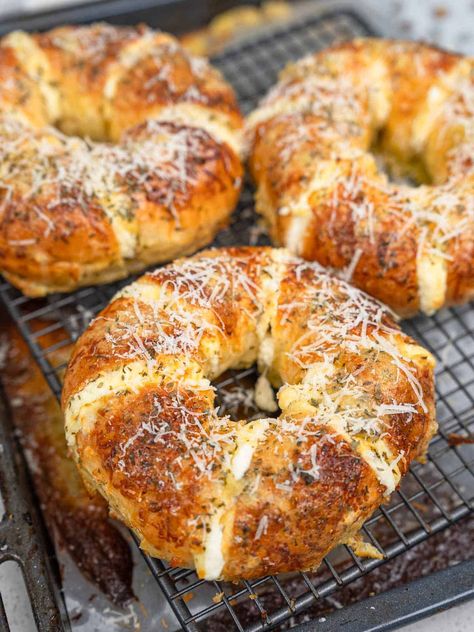 Golden bagels filled with smooth cream cheese and soaked in a sweet and creamy garlic sauce, these garlic cream cheese bagels are a must try! Garlic Cream Cheese Bagel, Catherine Zhang, Garlic Cream Cheese, Korean Cream, Milk Bun, Cheese Bagels, Garlic Cheese Bread, Creamy Garlic Sauce, Homemade Bagels