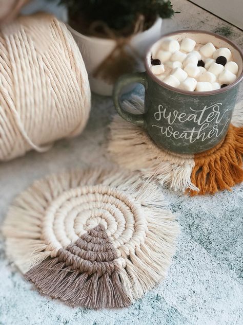 Decorating With Macrame, Macrame Coasters Diy, Macrame Car Coasters, Coaster Tutorial, Macrame Creations, Diy Macramé, Coasters Diy, Simple Ornaments, Macrame Coasters