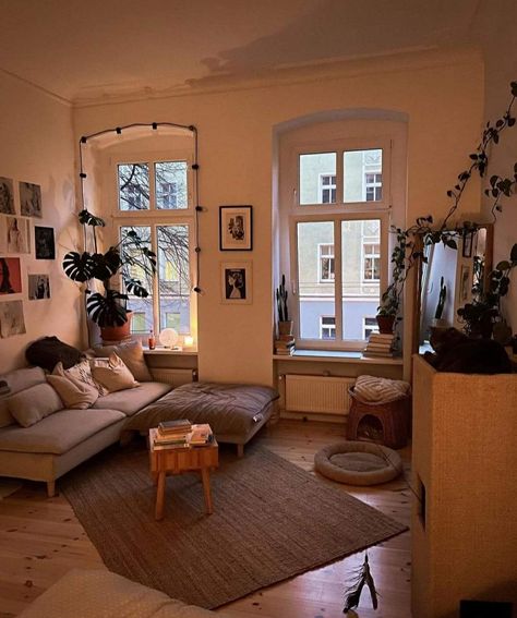 Student Apartment Decor, Appartment Decor Ideas, Teen Room Designs, Student Bedroom, Beds For Small Spaces, Student Apartment, Modern Home Interior Design, Student House, Apartment Aesthetic