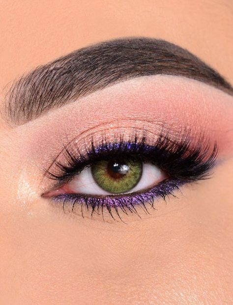 Spring Eye Makeup Looks, Modern Eyeliner, Bold Eyeliner Looks, Makeup Ideas 2023, Beginner Eyeliner, Trendy Eyeliner, Purple Wedding Makeup, Heart Eyeshadow, Eyeliner Tutorials