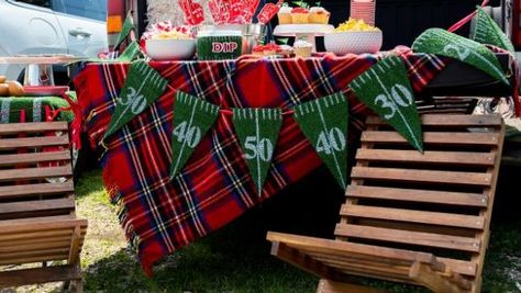 Turn your tailgate party into a winning event with these DIY artificial turf ideas. Upscale Tailgate Party, Hampden Sydney College Tailgate, Tailgate Decorating Ideas Football, Christmas Tailgate Party, At Home Tailgate Party, Tailgating Tent Decorating Ideas, Uga Tailgate Decor, Ultimate Tailgate Setup, Tailgate Table Decorations