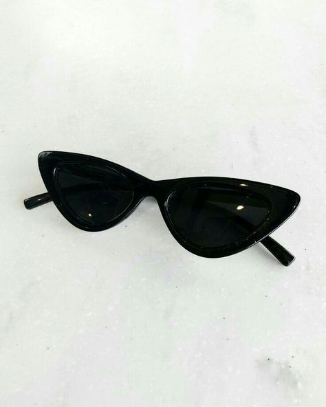 Round Lens Sunglasses, Clear Glasses Frames, Cat Eye Colors, Fake Glasses, Small Sunglasses, Metal Frame Glasses, Trendy Glasses, Black Cat Eye Sunglasses, Cute Sunglasses