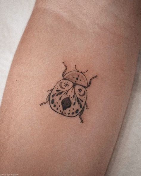 Small Spiritual Tattoos, Dainty Tattoo, Ladybug Tattoo, Beetle Tattoo, Tato Minimal, Lady Bug Tattoo, Sticker Tattoo, Tattoos With Kids Names, Bug Tattoo