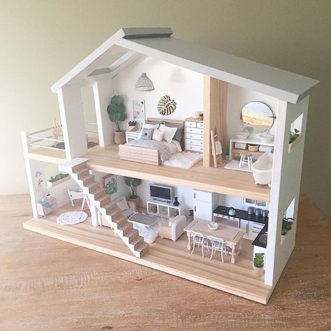 Heirloom dollhouses. Bespoke dollhouse furniture, bedding and decor. All orders closed until the New Year. Ikea Dollhouse, Modern Dolls House, Doll House Plans, Dollhouse Projects, Barbie Doll House, Modern Dollhouse, Barbie House, Barbie Furniture, Miniature Houses