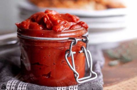 Low Carb Ketchup (2g Net Carbs!) - Little Pine Low Carb Keto Ketchup, High Protein Low Carb Snacks, Low Carb Ketchup, Ketchup Recipe, Keto Sauces, Low Carb Meals, Lowest Carb Bread Recipe, Low Carb Sauces, Low Carb Eating