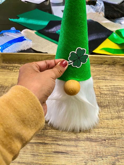 Easy DIY St. Patrick's Day Craft- St. Patrick's Day Gnomes St Pats Crafts, March Crafts For Seniors, March Crafts For Adults, St Patrick’s Day Crafts, San Patrick Day, Irish Celebration, St Patricks Decorations, St. Patrick's Day Diy, March Crafts