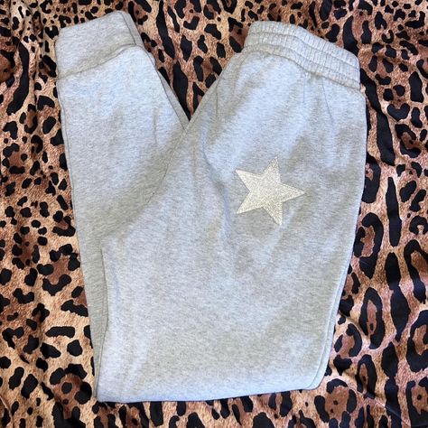 Star sweatpants
🛍️size small
🛍️high waisted
🛍️grey... - Depop Diy Hoodie Ideas, Sweatpants Diy, Diy Sweatpants, Star Sweatpants, Patchwork Sweatpants, Diy Hoodie, Business Girl, Hoodie Ideas, Grey Sweats