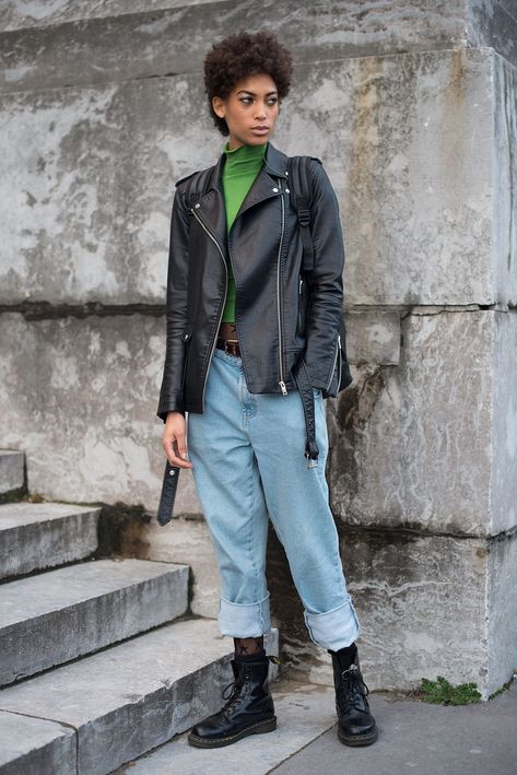 The 2021 Way of Wearing Your Dr. Martens Boots and Where to Buy Them Enby Fashion, Martens Outfit, Dr Martens Outfit, Engagement Photo Outfits Fall, Cheap Womens Fashion, Winter Street, Winter 23, Paris Fashion Week Street Style, Affordable Fashion Women