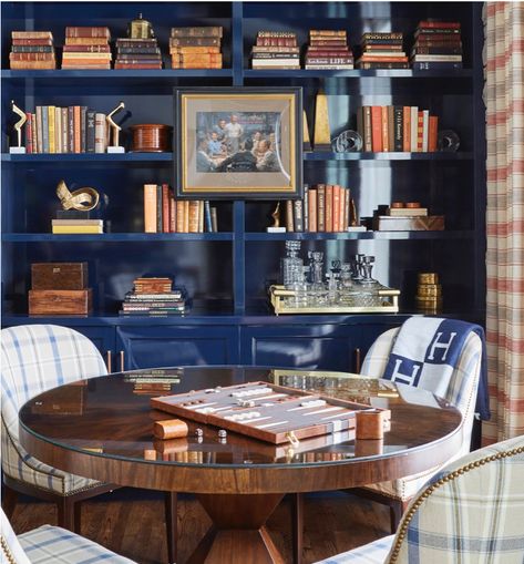 Study Game Room, Basement Toyroom, Desk In Library, Psychologist Office Design, Library Dining Room, Conversation Room, Dining Room Library, Home Library Decor, Styling Bookshelves