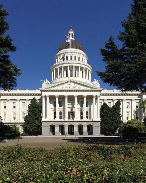 California State Capitol Building California State Capitol, Sacramento River, Corinthian Column, Neoclassical Architecture, Us Capitol, Capitol Building, Historic Places, Historical Landmarks, California State