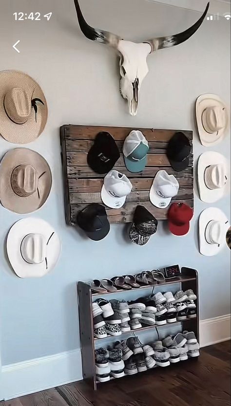 Western Room Ideas, Shoe Rack Ideas, Western Bedrooms, Cowgirl Room, Country Bedroom Decor, Western Bedroom Decor, Western Rooms, Ranch House Decor, Western Bedroom