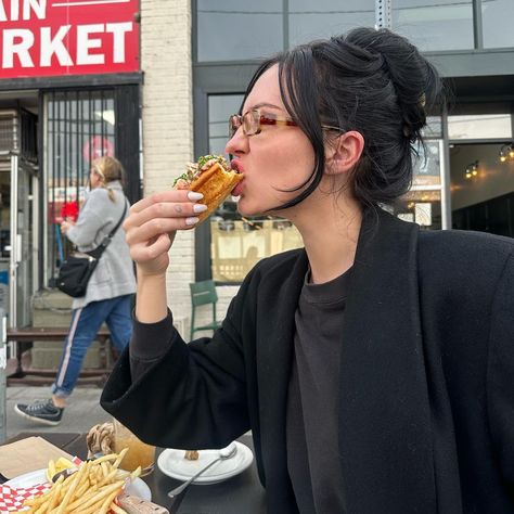 a bunch of kisses from me to u | Instagram Sydney Lynn Carlson, Long Natural Curly Hair, Sydney Carlson, So Far So Good, Lobster Roll, Movie Character, Fantasy Fashion, Selfie Poses, Casual Dinner Outfit