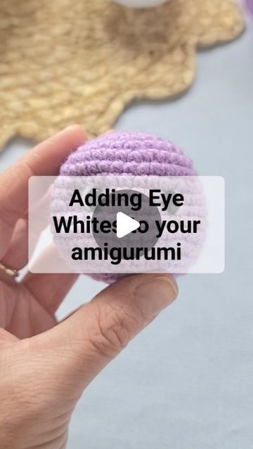 Crochet Eye Tutorial, How To Crochet Eyes, Stitch Videos, Crochet Plushies, Crochet Eyes, White Highlights, Crochet Tips, Crochet Stitches Video, Eye Tutorial