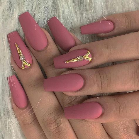 Image Source: Ugly Duckling Nails Inc. Matte Nude Nails, Coffin Nails Matte, Nagellack Trends, Matte Nails Design, Fall Acrylic Nails, Latest Nail Art, Acrylic Nail Art, Nails Inc, Coffin Nails Designs