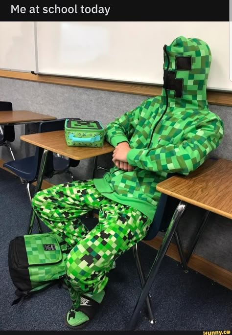 Minecraft Creeper Hoodie, Creeper Hoodie, Creeper Costume, Minecraft Hoodie, Me At School, Streetwear Fashion Ideas, Minecraft Outfits, Streetwear Fashion Menswear, Minecraft Costumes