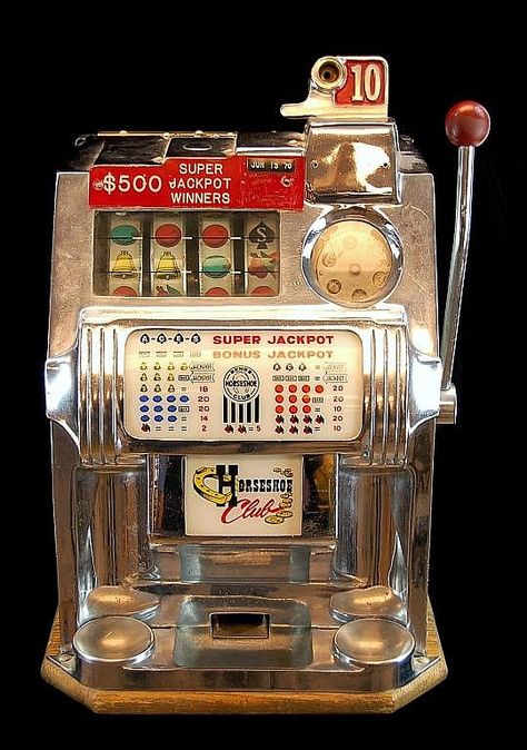 Vintage 10 cent one arm bandit from the infamous Nevada Horseshoe Club opened in 1951 Coin Machine, Vintage Slot Machines, Casino Machines, Fishing Jokes, Vintage Vegas, Vintage Arcade, 70s Toys, Penny Arcade, Gambling Machines