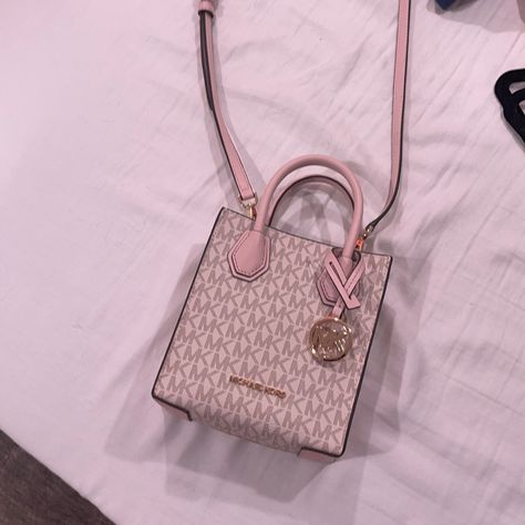 Pink Cross Body Bag, Marc Jacobs Snapshot Bag, Snapshot Bag, Pandora Bracelet Charms Ideas, Amazon Items, Handbags For School, Michael Kors Clutch, Pink Cross, Mk Purse