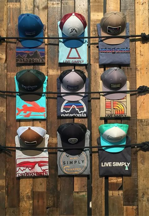 Cap Display Ideas Retail, Merchandise Ideas Clothing Retail, Outdoor Store Display, Apparel Display Ideas, Outdoor Retail Store Design, Retail Window Design, Mens Boutique Interior Design, T Shirt Display Ideas Retail, Diy Retail Display