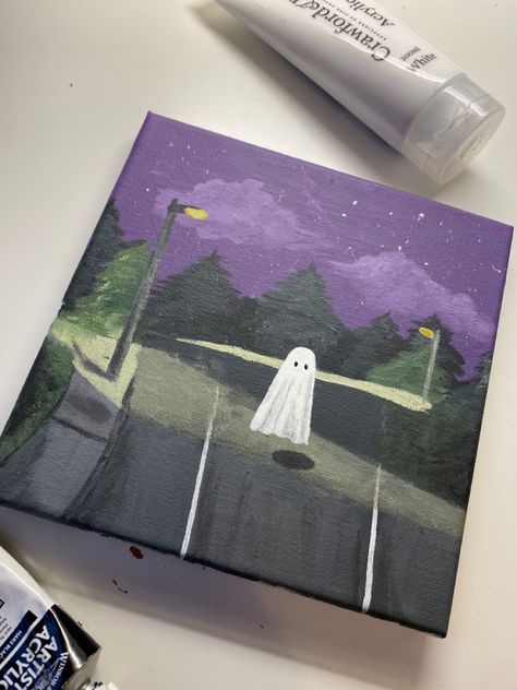 Painting of cartoon ghost on a street late an night, lit with street lights, under purple starry skies Cute Ghost Painting Easy, Halloween Art Painting Easy, Sheet Ghost Painting, Cute Ghost Painting Ideas, Mini Art Gallery Drawing, Ghost Painting Easy, Ghost Painting Ideas On Canvas, Spooky Cute Painting, Night Painting Aesthetic