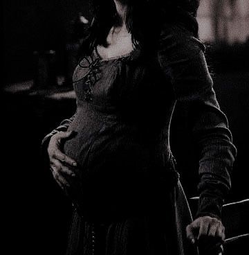 Alys Rivers Aesthetic, Pregnant Viking, Viking Woman Aesthetic, Ragnar Hair, Viking Mother, Pregnant Aesthetic, Alys Rivers, Burning Soul, Pregnancy Belly Photos