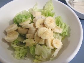 Banana Salad, Suddenly Salad, Lettuce Salad Recipes, Lettuce Salad, Banana Recipes, Full Meal Recipes, Side Recipes, Cookbook Recipes, Easy Healthy Recipes