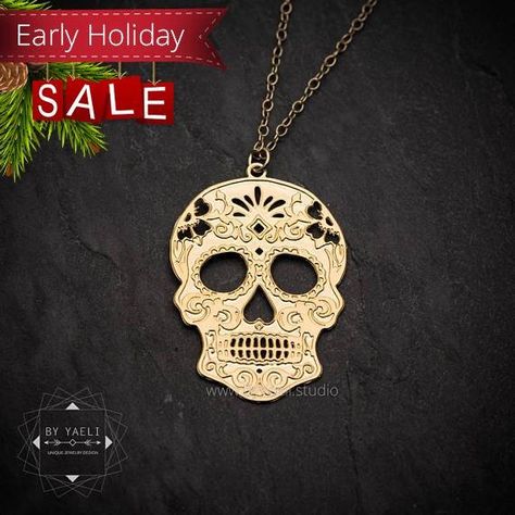 Skull-shaped Engraved Necklace For Gift, Day Of The Dead Skull Jewelry Gift, Sugar Skull Jewelry Necklaces, Pear Shaped Diamond Necklace, Day Of The Dead Multicolor Skull Jewelry, Unique Handmade Skull Necklace, Sugar Skull Necklace, Summer Jewelry Trends, Trendy Chokers