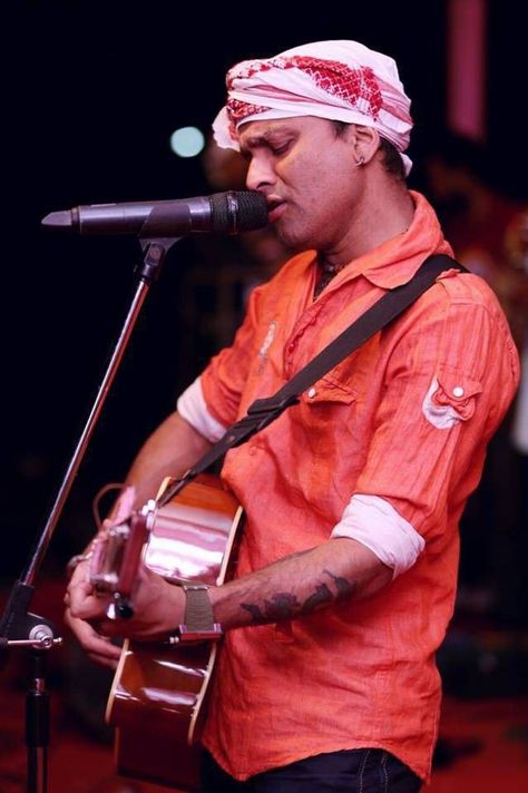 Zubeen Garg Photo, Zubeen Garg, Iphone Wallpaper Cat, Blur Photography, Emoji Photo, Photos Of Lord Shiva, Photo Pose For Man, Download Cute Wallpapers, Cute Couple Songs