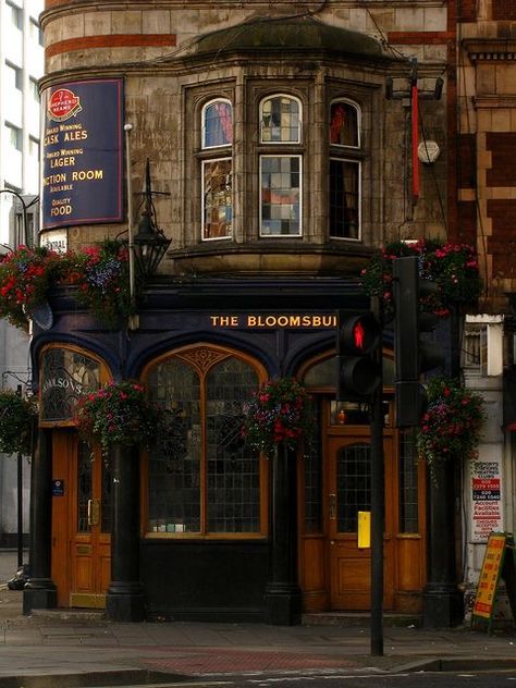 Oxford Street London, British Pub, London Pubs, On The Corner, Oxford Street, England And Scotland, London Calling, City Aesthetic, Pretty Places