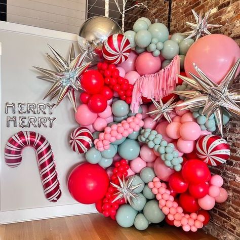 Holiday Event Ideas for Boutiques in 2023 - The Boutique Hub Colorful Christmas Balloon Garland, Pink Christmas Balloons, Christmas Balloon Wreath, Pink Christmas Balloon Garland, Christmas Balloon Display, Christmas Party Balloon Decorations, Holiday Event Ideas, Christmas Balloon Wall, Christmas Balloon Backdrop