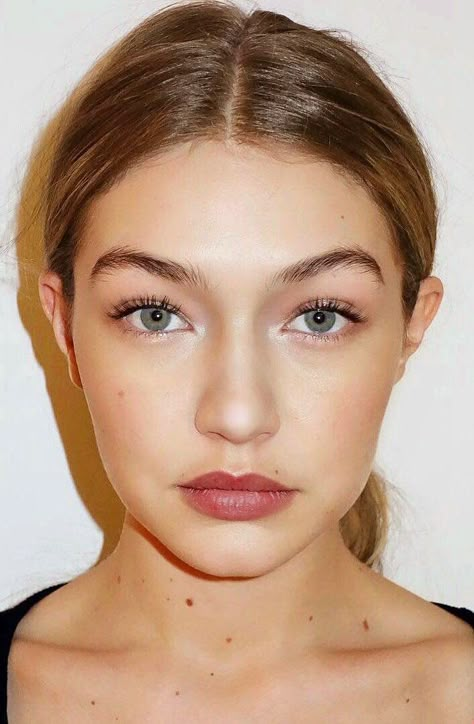 Gigi Hadid Eyebrows, Gigi Hadid Eyes, Gigi Hadid Makeup, Bella Hadid Makeup, Gigi Hadid Looks, Gigi Hadid Outfits, Hadid Style, Model Face, Gigi Hadid