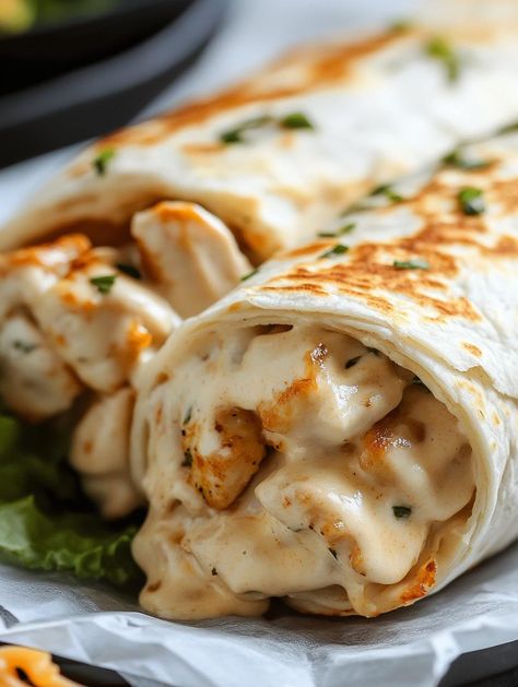 Monday Food Ideas, Garlic Cheesy Chicken Wraps, Mexican Style Dinner Recipes, Cheesy Chicken Wraps Recipes, Garlic Chicken Wrap Recipes, Healthy Chicken Bacon Ranch Wraps, Easy Filling Lunches, Easy Lunch Recipes With Chicken, Lemon Pepper Chicken Wrap