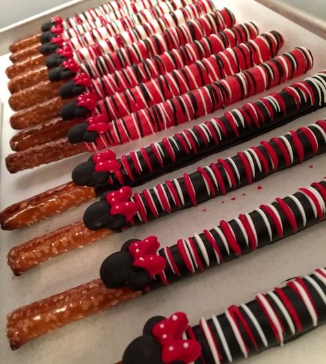 Chocolate Covered Pretzels (Minnie Mouse) Mickey Minnie Party Decoration, Minnie Mouse Dessert Ideas, Mickey Mouse Sweets, Minnie Mouse Treat Ideas, Minnie Mouse Sweets Table Ideas, Cute Chocolate Covered Pretzels, Mickey Mouse Pretzels, Minnie Mouse Pretzels, Minnie Mouse Birthday Party Ideas Red