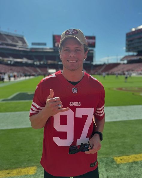 Sam Heughan at the 49ers Game in San Francisco - Outlander Online Go 49ers, Sam Heughan News, Sam Hall, 49ers Game, Laura Donnelly, Billy Boyd, Terry Dresbach, Duncan Lacroix, Sam Hueghan