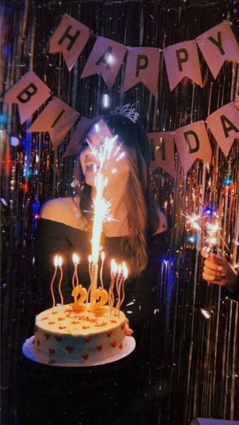 22 Birthday Theme, Euphoria Themed Birthday Party, Cake 18th Birthday, 17 Doğum Günü, 15th Birthday Party Ideas, 18th Birthday Party Themes, 18th Birthday Decorations, 17th Birthday Ideas, Happy Birthday 18th