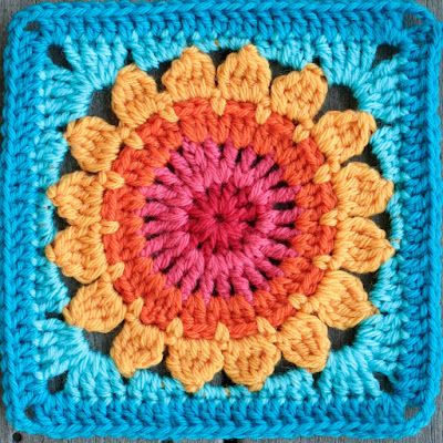 Motifs Granny Square, Bunting Pattern, Crochet Flowers Free Pattern, Mode Crochet, Crochet Square Patterns, Granny Squares Pattern, Granny Square Crochet Pattern, Square Patterns, Crochet Flower Patterns