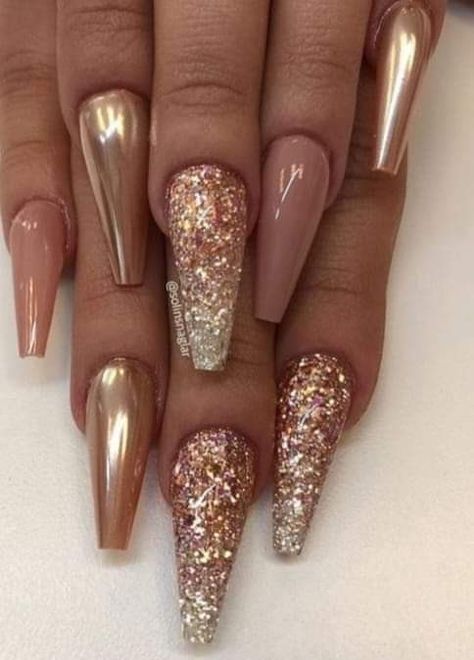 Nails For New Years Eve Sparkle, Autumn Glitter Nails, November Acrylic Nails, Gold Nails Inspiration, Glitter New Years Nails, Trendy Baddie Nails, Gold Nail Inspiration, Gold Sparkle Nails, Elegant Touch Nails