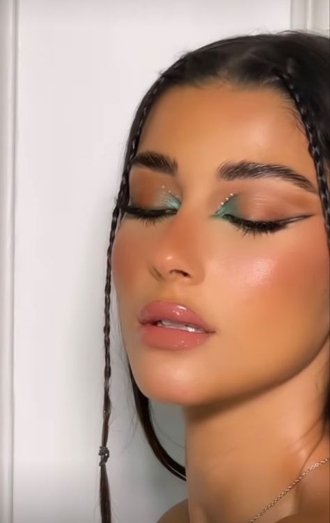 Jasmine Eye Makeup, Genie Makeup For Women, Jasmine Halloween Makeup, Jasmine Inspired Hair, Jasmine Costume Makeup, Genie Makeup Look, Jasmine Makeup Princess, Hot Medusa, Jasmine Makeup Look