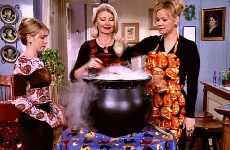 Pin for Later: 31 Signs You're Obsessed With Halloween You've had some epic Halloween Pinterest fails. They make it look so easy, but it's not! Salem Saberhagen, Witch Gif, Sabrina The Teenage Witch, Melissa Joan Hart, Hello Friday, Sabrina Spellman, Witch Aesthetic, Futurama, Witchy Vibes