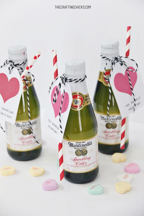 Martinelli's Sparkling Cider Valentine's Day Party, add these Martinelli Mini's to your Family Valentine Dinner this year! Kids will love this tradition! Mini Sparkling Cider Favors, Mini Martinellis Party Favors, Pun Gift Ideas, Valentines Day Dinner Party, March Baby Shower Ideas, Referral Gift Ideas, Happy Valentines Day Sister, Family Valentines Dinner, Red Sweet 16