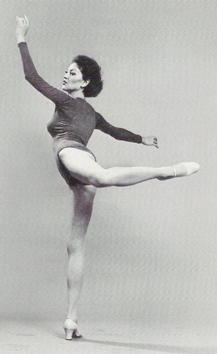 kelly bishop Kelly Bishop, Emily Gilmore, Ballet Body, Celebrity Photography, Vintage Glam, Daughter In Law, Lets Dance, Dance Class, Dance Studio