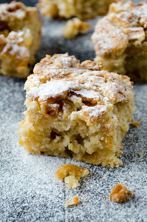 Cinnamon Apple Crumb Bars | giverecipe.com | #apple #bars #applebars #baking #fallrecipes #applecrumb Redvelvet Brownies, Recipes For Sweets, Apple Crumb Bars, Appetizer Healthy, Easy Banana Cream Pie, Bars Ideas, Crumb Bars, Apple Crumb, Apple Bars