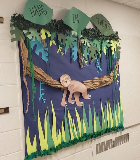 Jungle Theme Bulletin Board Ideas, Rainforest Theme Classroom, Jungle Theme Classroom Bulletin Boards, Jungle Themed Classroom Ideas, Jungle Bulletin Boards Preschool, Rainforest Bulletin Board Ideas, Safari Themed Bulletin Board Ideas, Jungle School Theme, Rainforest Bulletin Board Preschool