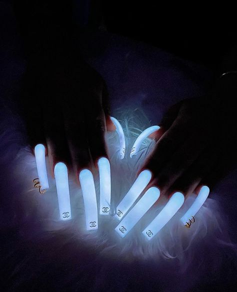 Glow Acrylic Nails, Glow In The Dark Nails Acrylic, Nail Ideas Long Square, Glow In The Dark Nails Designs, Blue Baddie Nails, Glowing Nails, Dark Acrylic Nails, Glow In The Dark Nails, Nail Guide