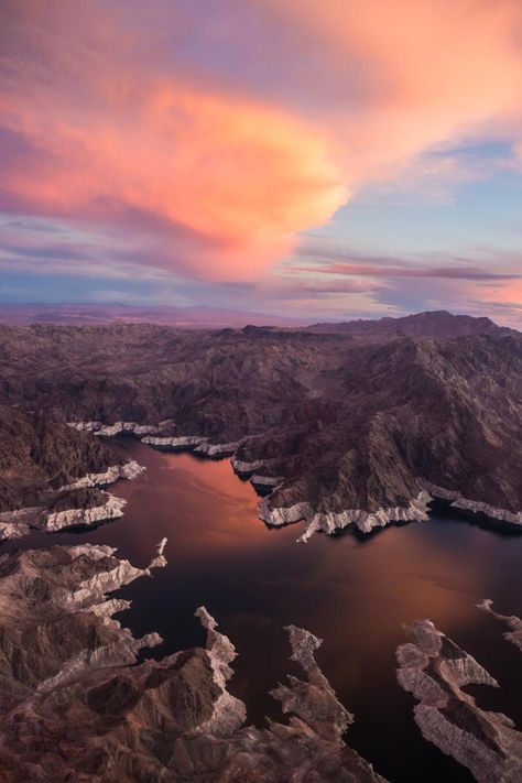 Lake Mead - Photo by Thomas Heaton Lake Mead Nevada, Rhyolite Ghost Town, Lake Mead, Valley Of Fire, Photography Kit, Us Road Trip, Clear Blue Sky, Road Trip Usa, Mead