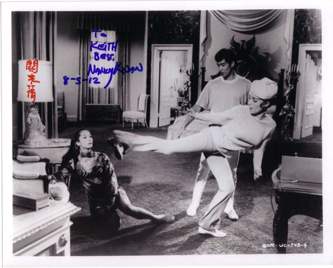 Nancy Kwan, Sharon Tate, Bruce Lee in Dean martin's The Wrecking Crew, a 'Matt Helm' movie. Nancy Kwan, Bruce Lee Training, The Wrecking Crew, James Arness, Bruce Lee Photos, Roman Polanski, Enter The Dragon, Sharon Tate, Dean Martin