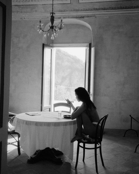 Film Photography Ideas, Alone But Not Lonely, Shotting Photo, Foto Art, Cinematic Photography, Photography Inspo, The Window, Black And White Photography, Film Photography