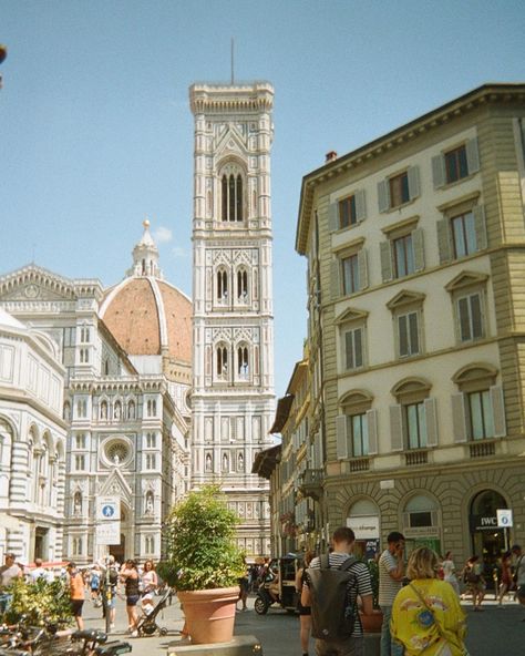 Film from Florence 💌 Florence Italy Winter, Nyu Florence, Italy University, Florence Architecture, Florence Italy Aesthetic, Italy On Film, Florence Summer, Florence Aesthetic, Italian Estate